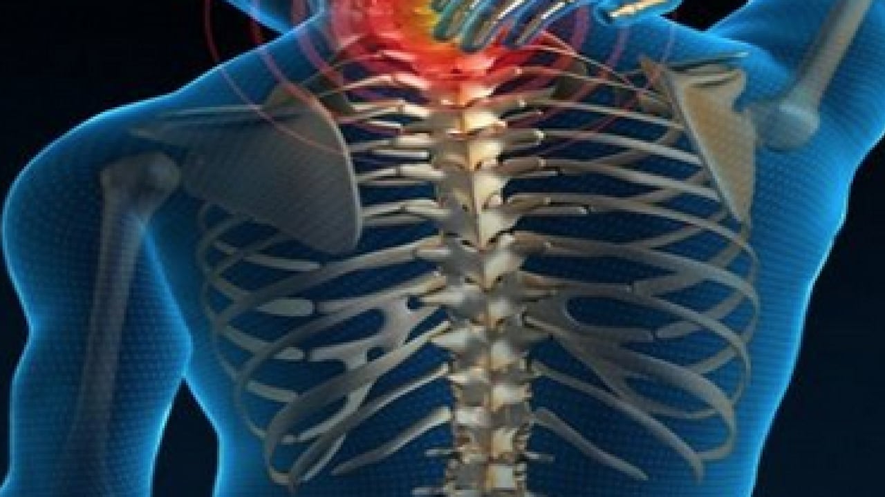 Komplikasyon riskini azalıyor: Ağrıya nokta atışı: Görüntülenme eşliğinde enjeksiyon...