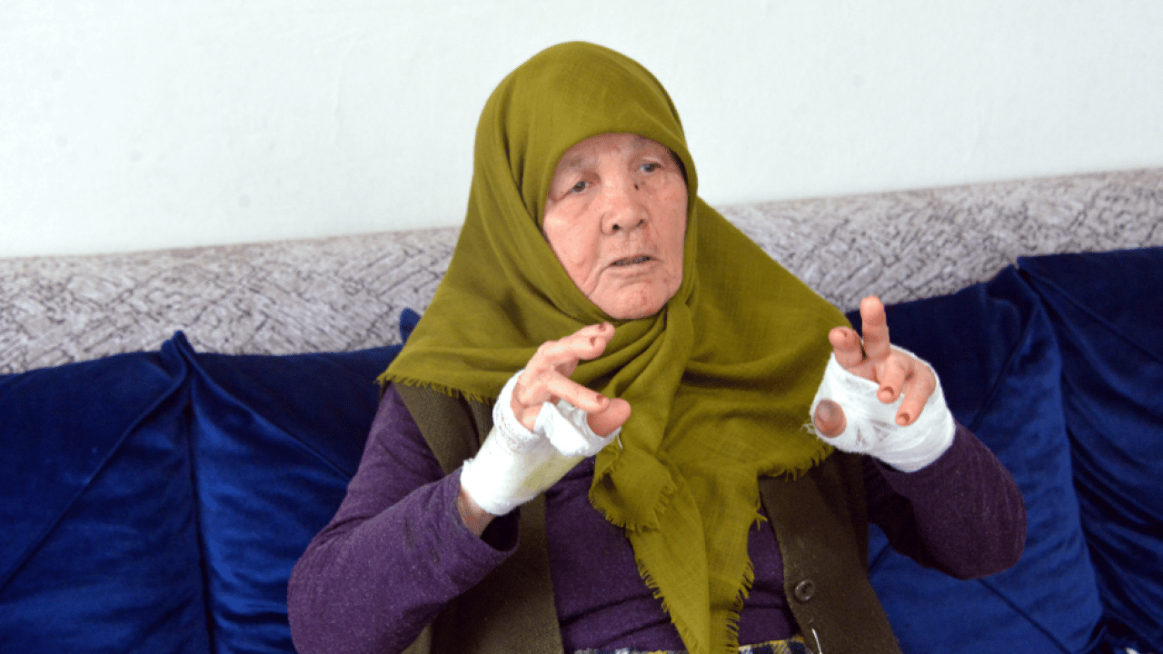 Komşu değil, canavar! 85 yaşındaki kadının boğazına bıçak dayayıp bileziğini çaldı!