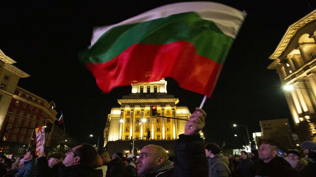 Komşuda tarihi değişim! "Türk bakan" detayı herkesi ters köşe yaptı