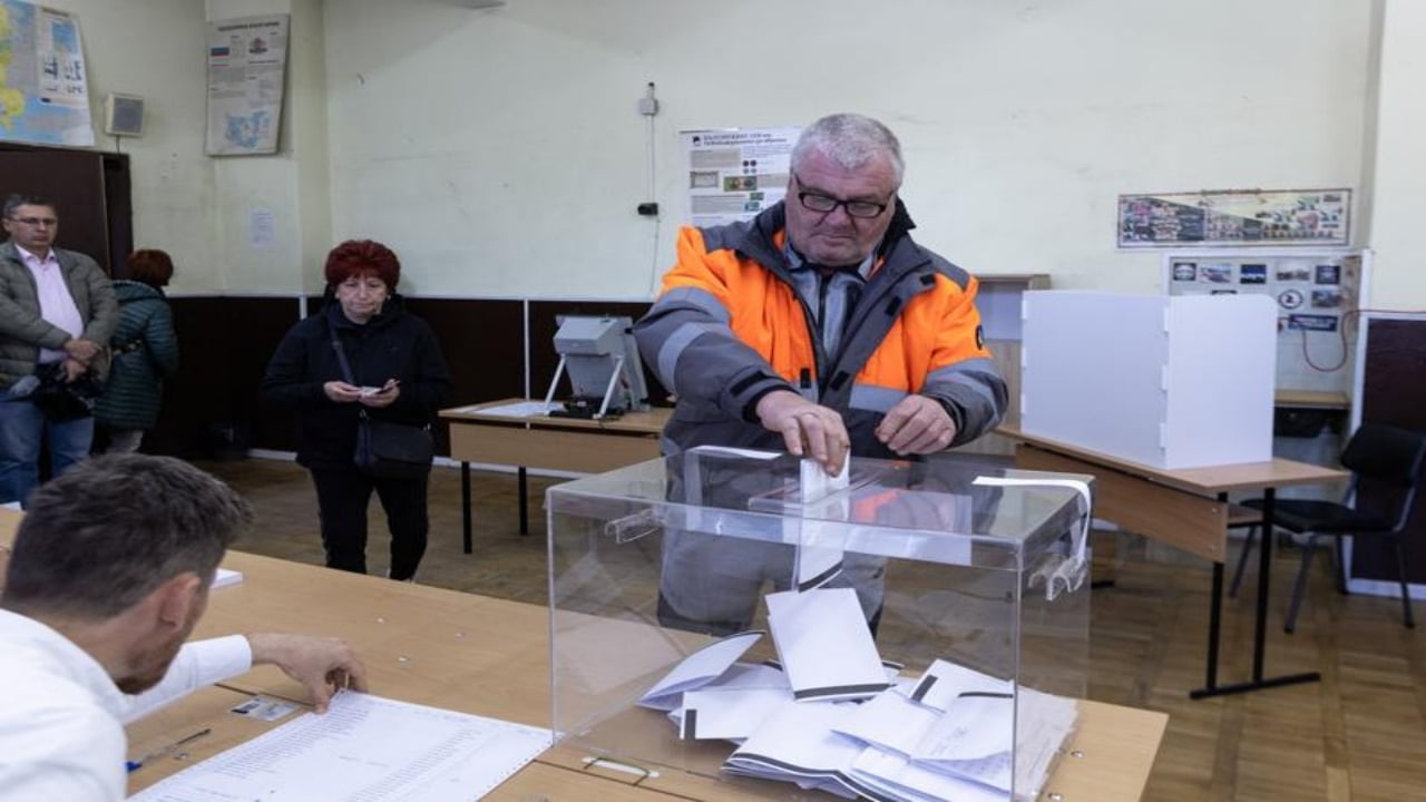 Foto - Komşuda tarihi değişim! "Türk bakan" detayı herkesi ters köşe yaptı