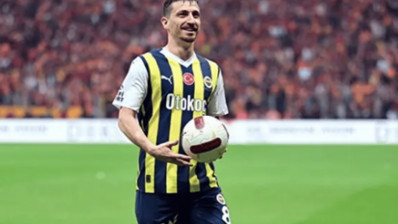 Foto - Komutan sezon sonu yolcu: Mert Hakan futbolu bırakabilir!