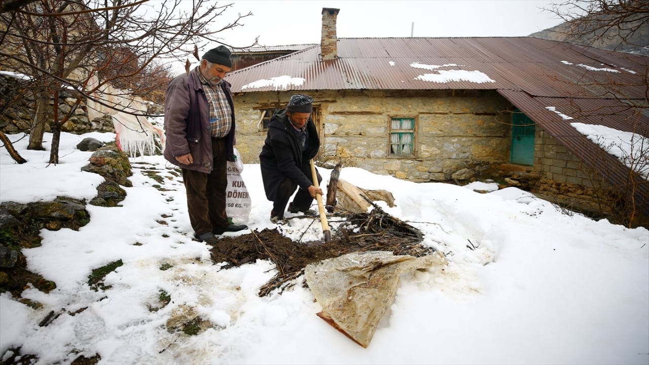Foto - Konya’da asırlardır bozulmayan sır! Büyük çuvallar halinde toprak altına gömüyorlar, kışın çıkarıyorlar: "İlk günkü gibi duruyor"