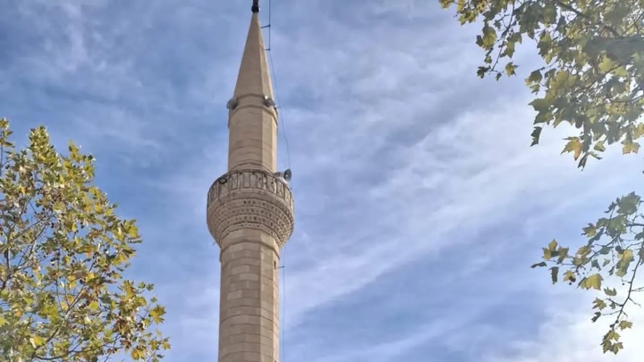 Foto - Konya'da düzenlenen yağmur duasında yüzlerce kişi toplandı! Yüce Allah’a el açıp dua edildi: Yarın yağan yağışlar sevindirecek