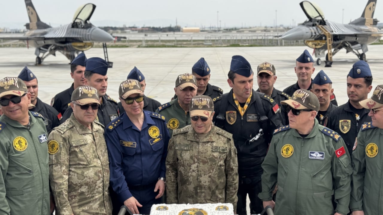 Foto - Konya’da nefes kesen gövde gösterisi: Gökyüzünde çelikten pençe, dosta güven düşmana korku