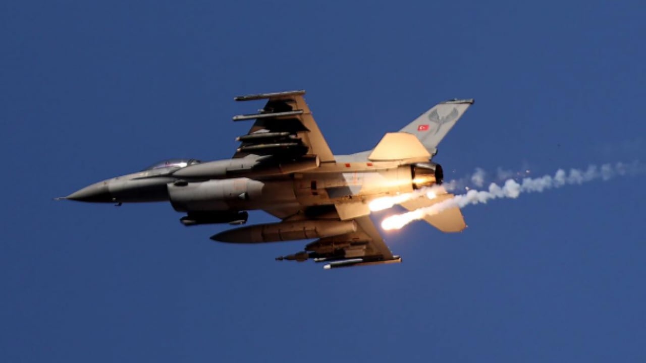 Foto - Konya’da nefes kesen gövde gösterisi: Gökyüzünde çelikten pençe, dosta güven düşmana korku