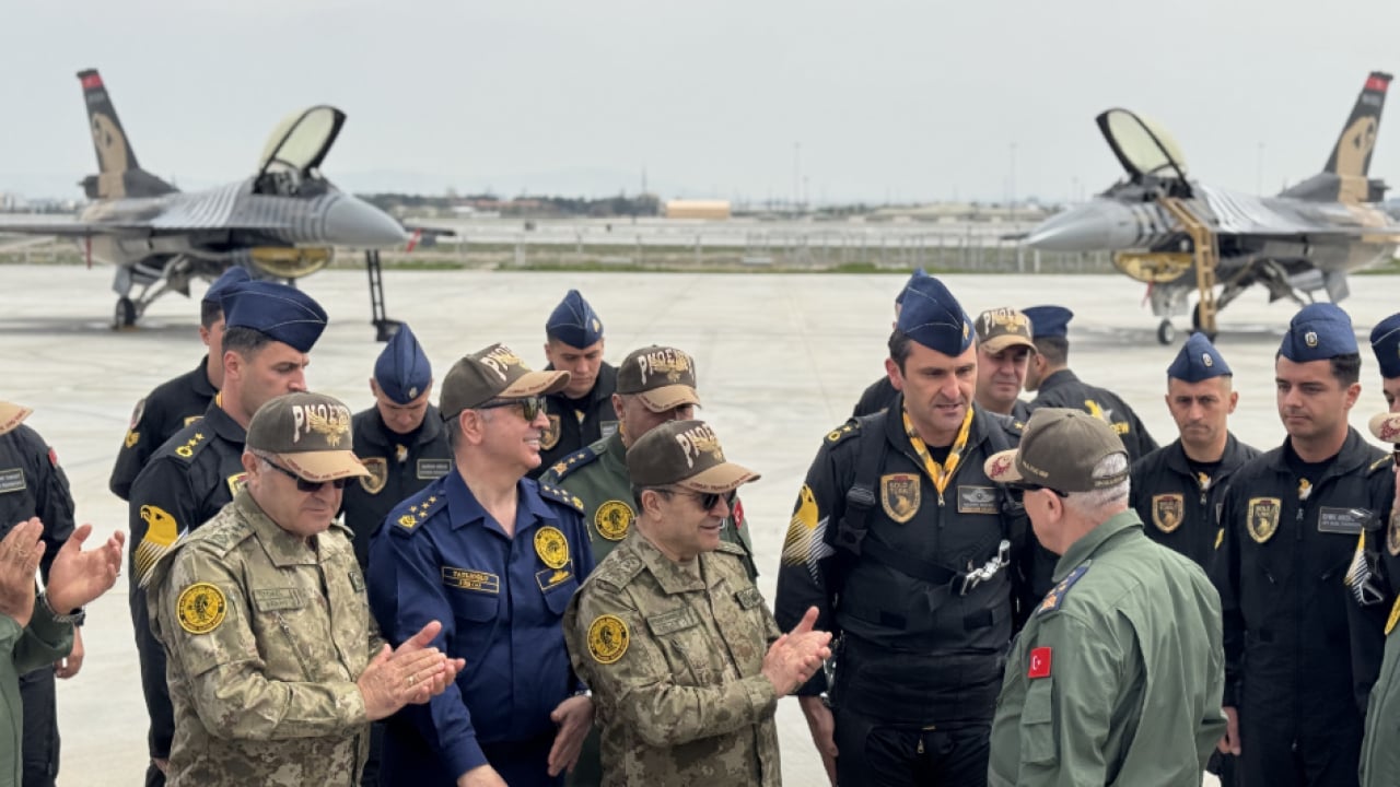 Foto - Konya’da nefes kesen gövde gösterisi: Gökyüzünde çelikten pençe, dosta güven düşmana korku
