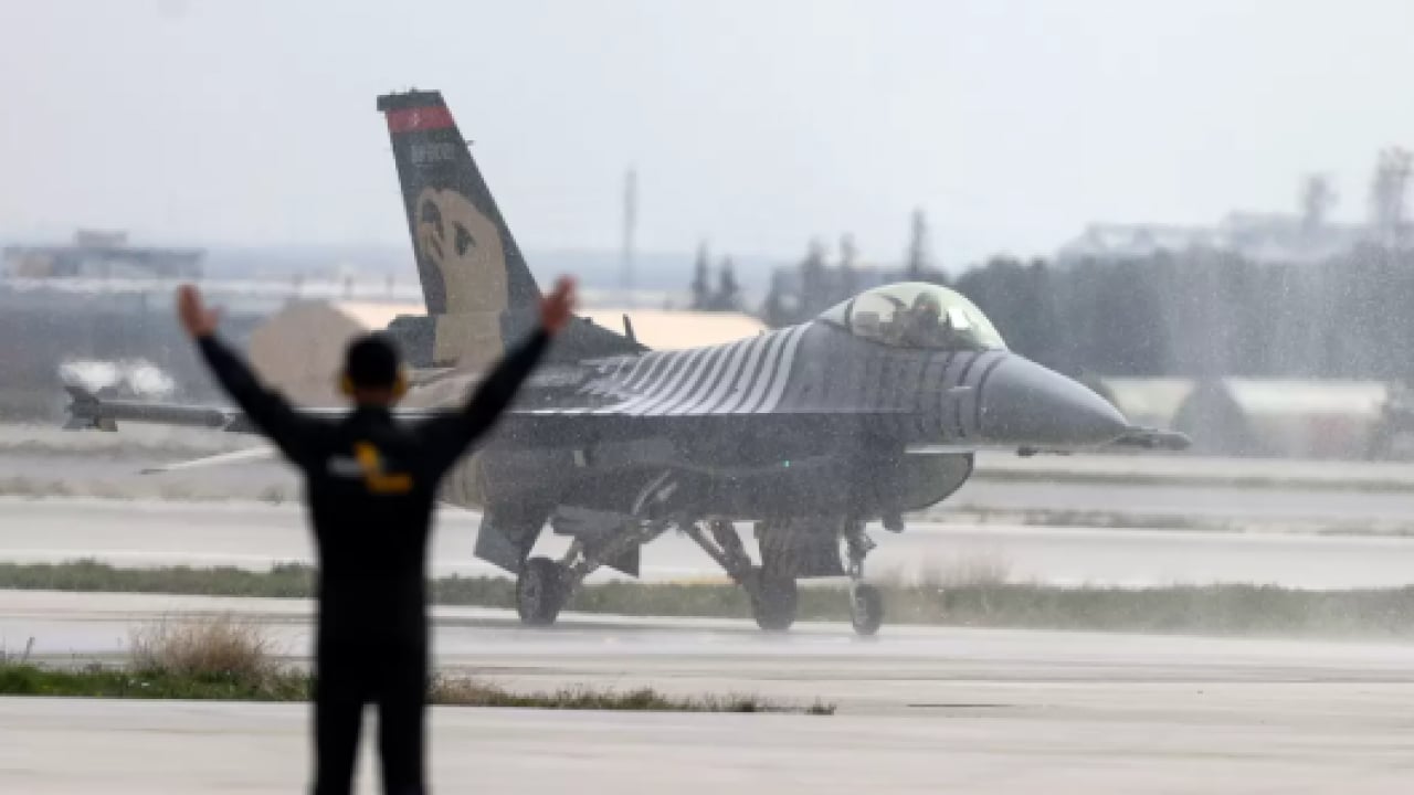 Foto - Konya’da nefes kesen gövde gösterisi: Gökyüzünde çelikten pençe, dosta güven düşmana korku