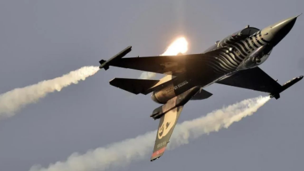 Foto - Konya’da nefes kesen gövde gösterisi: Gökyüzünde çelikten pençe, dosta güven düşmana korku