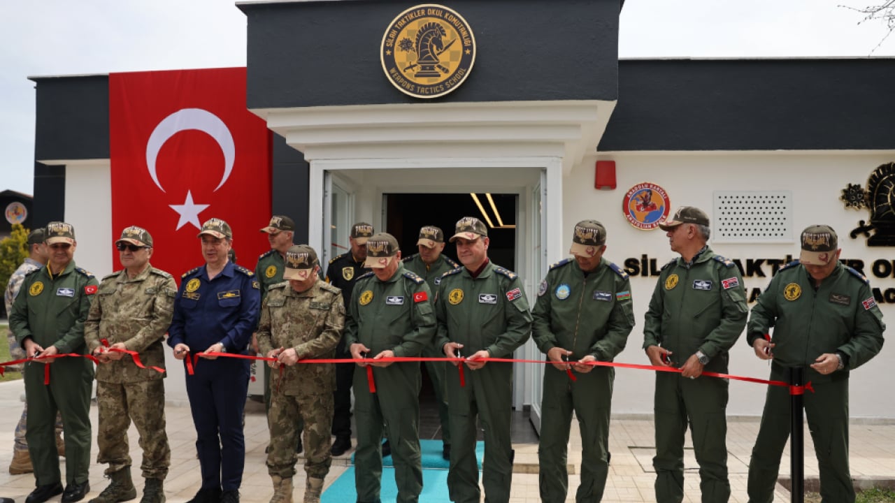 Foto - Konya’da nefes kesen gövde gösterisi: Gökyüzünde çelikten pençe, dosta güven düşmana korku