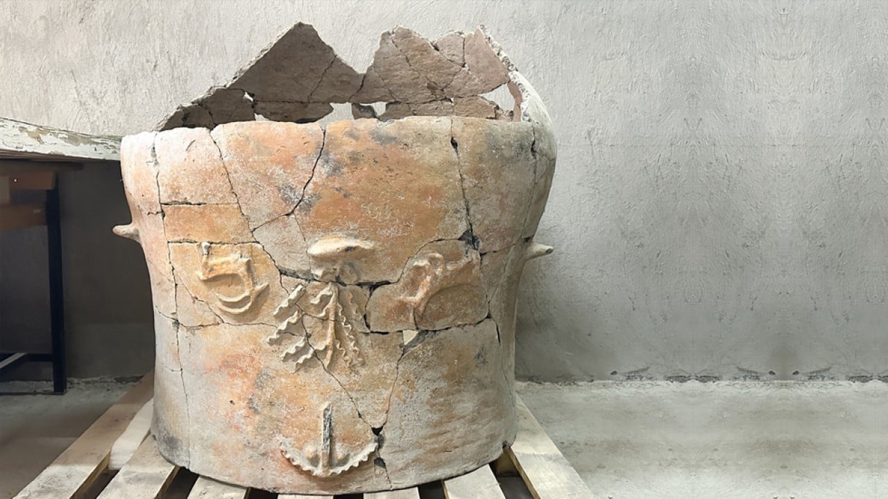 Konya’da tarihi keşif! 5 bin yıllık küp bulundu 