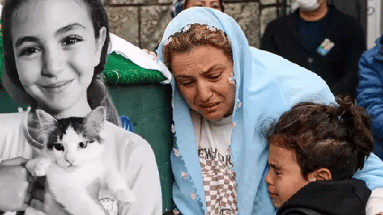 Foto - Köpekten kaçarken kamyon çarpmıştı! Mahra, ölümünün 3. Yılında unutulmadı