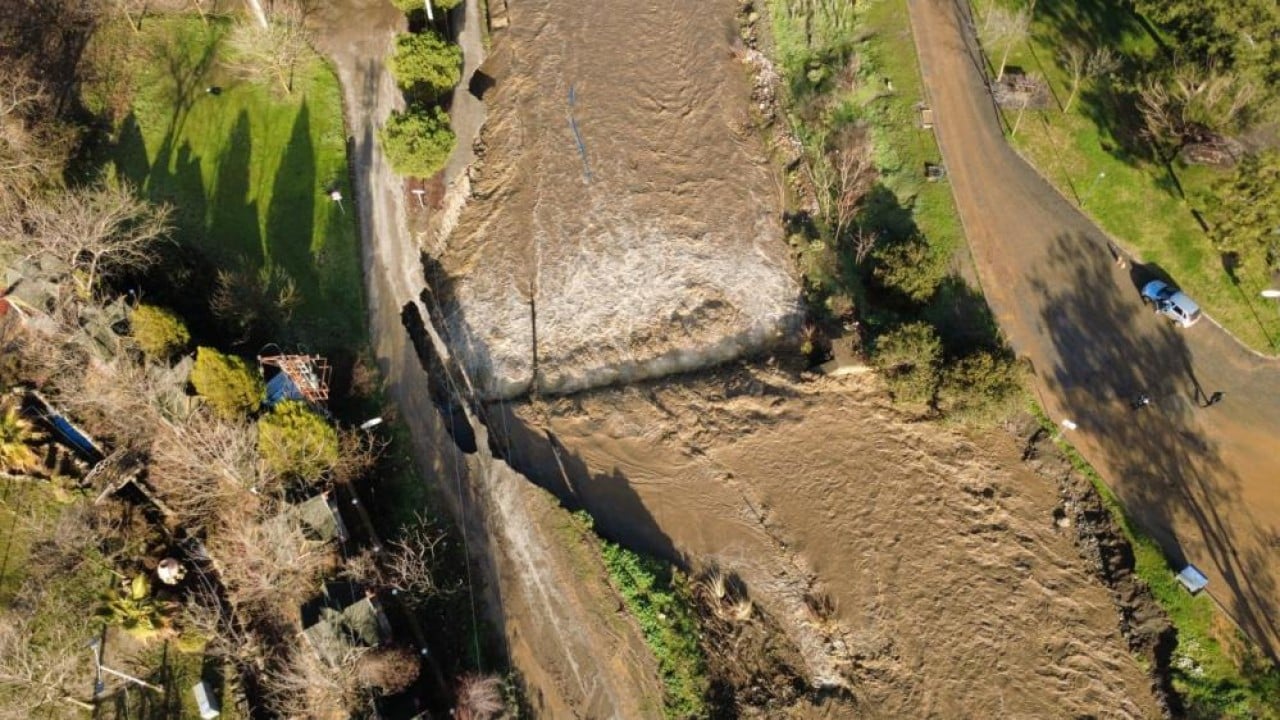 Foto - Köprü yıkıldı, nehir taştı, yollar kapandı