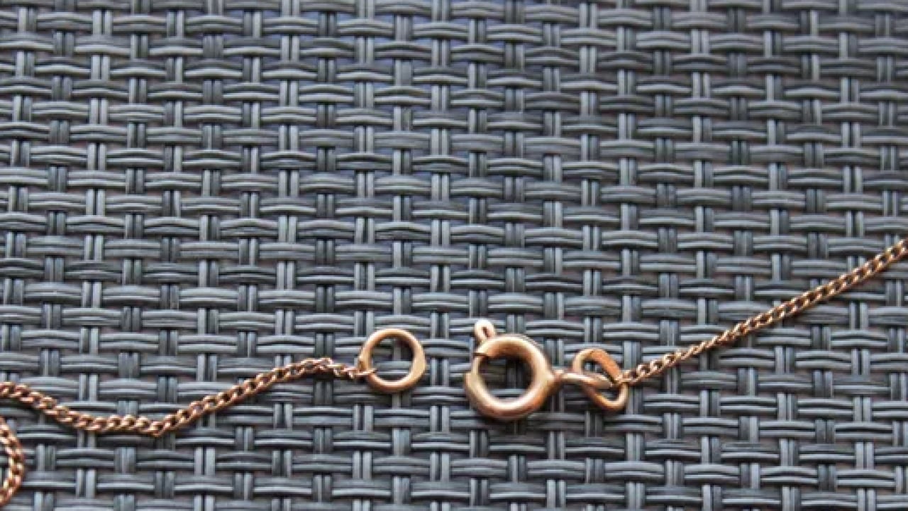 Foto - Kördüğüm olmuş kolyeleri sakın çekiştirmeyin! Üzerine sadece bir miktar onu serpin ve işi bitirin!