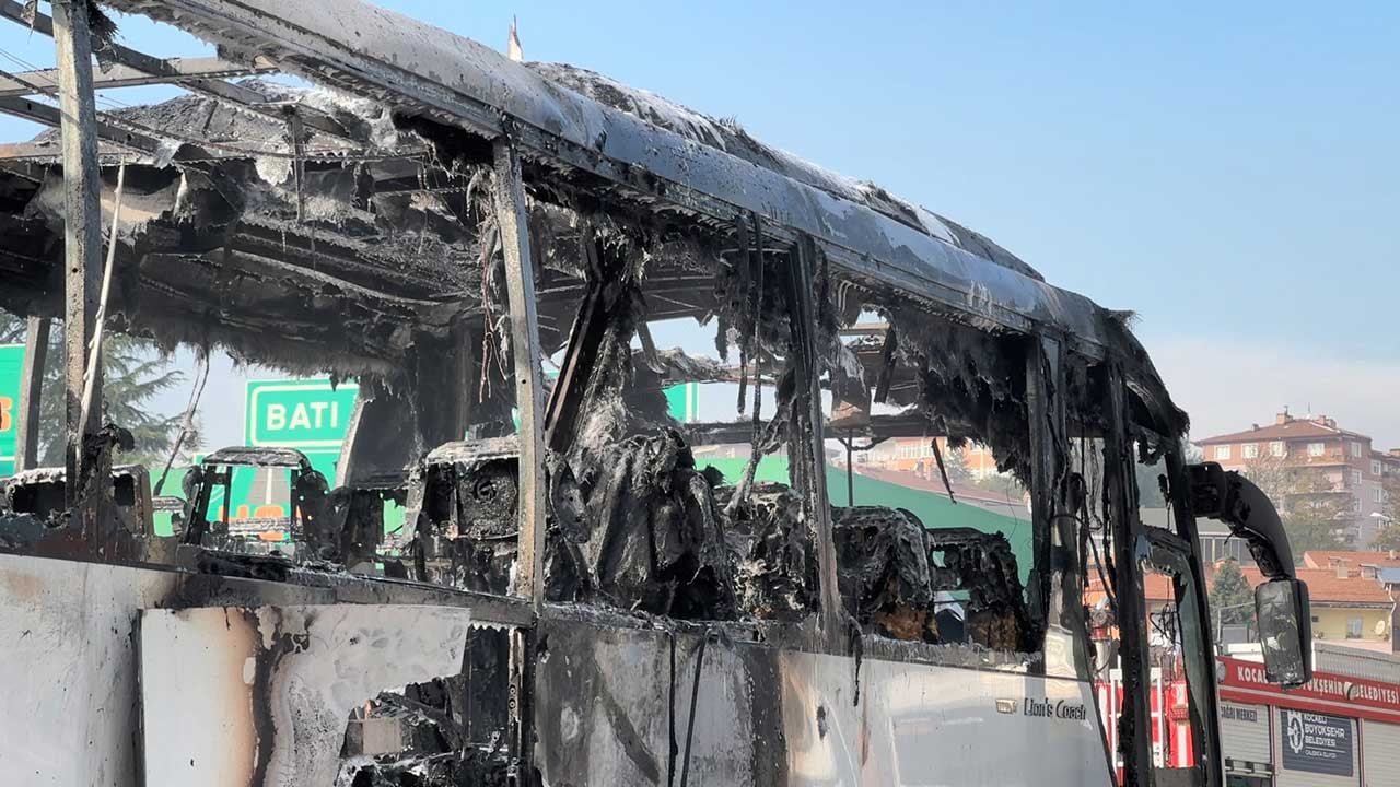 Foto - Korku dolu anlar! Yolcu otobüsü alev aldı