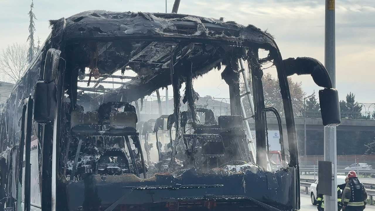 Foto - Korku dolu anlar! Yolcu otobüsü alev aldı