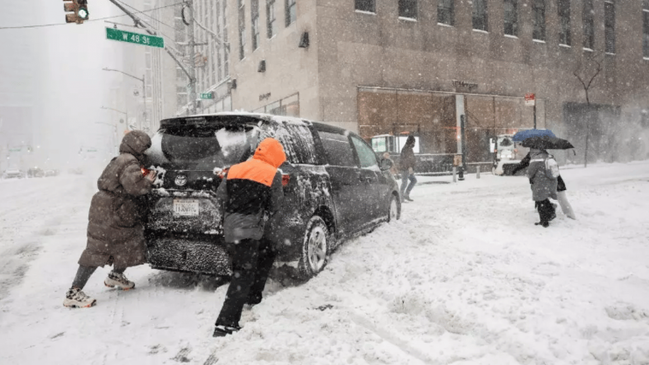 Foto - Korkudan evlerinden çıkamıyorlar: ABD'de ölü sayısı artıyor! 