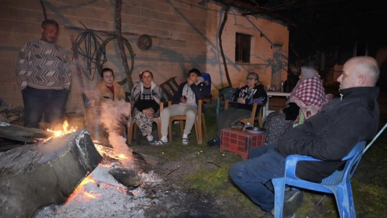 Foto - Korkudan evlerine giremediler Sokaklarda sabahladılar