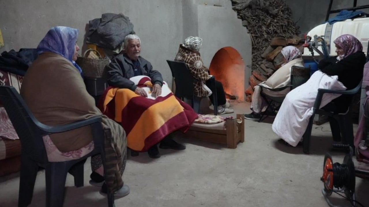 Foto - Korkudan evlerine giremediler Sokaklarda sabahladılar