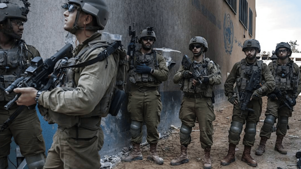 Foto - Korkudan ne yapacaklarını şaşırdılar: Sen subaysın İphone kullan!