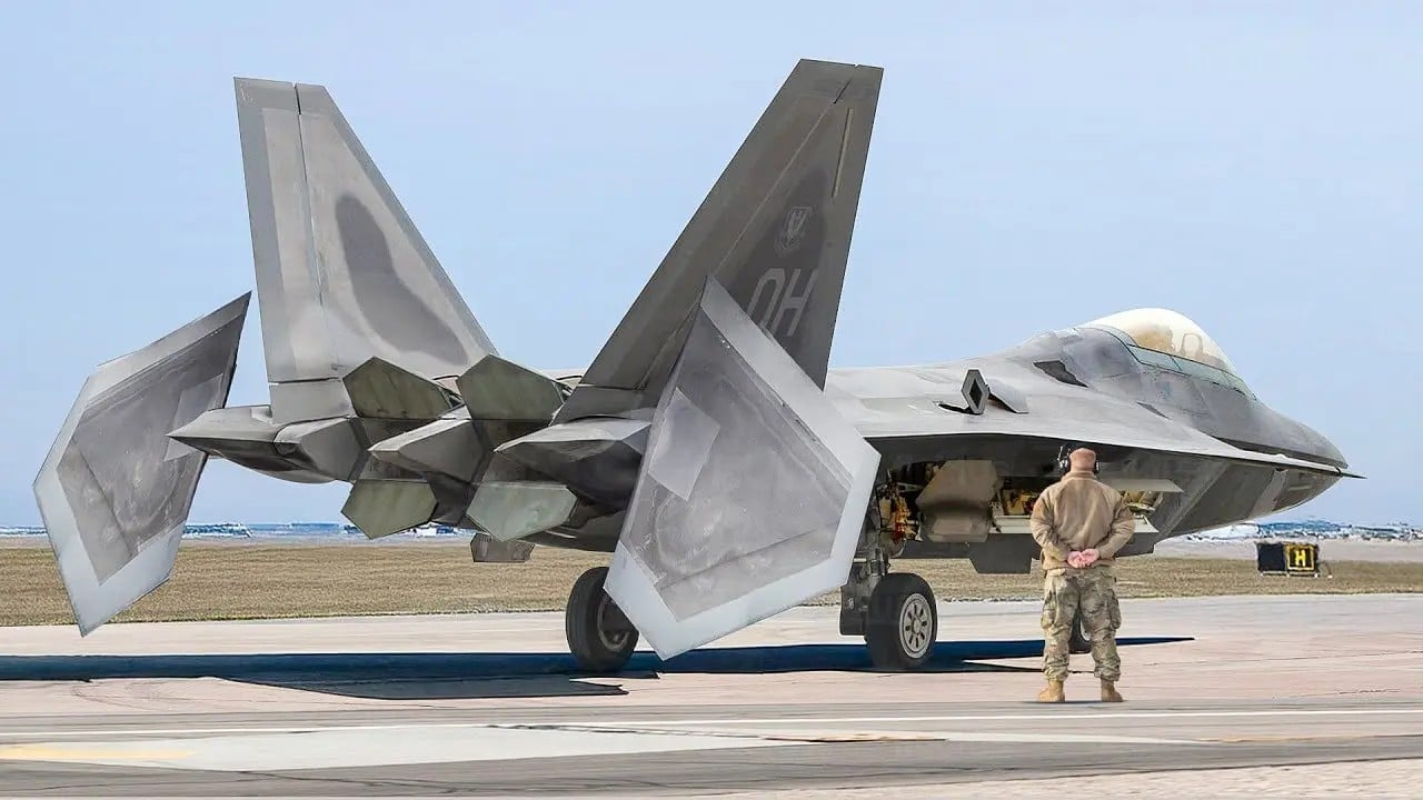 Foto - Korkulan oldu: F-22 savaş uçakları konuşlandırıldı