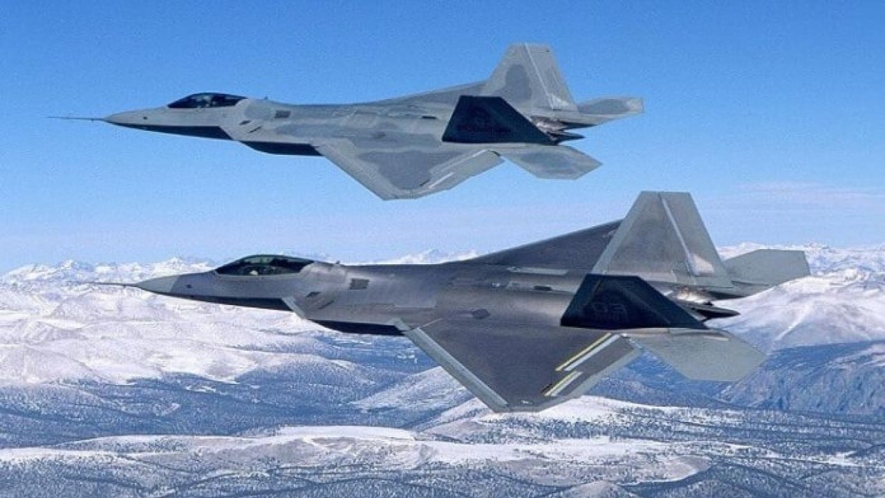 Foto - Korkulan oldu: F-22 savaş uçakları konuşlandırıldı