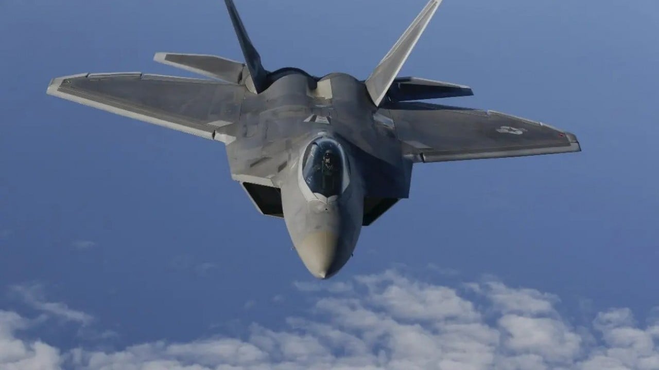 Foto - Korkulan oldu: F-22 savaş uçakları konuşlandırıldı