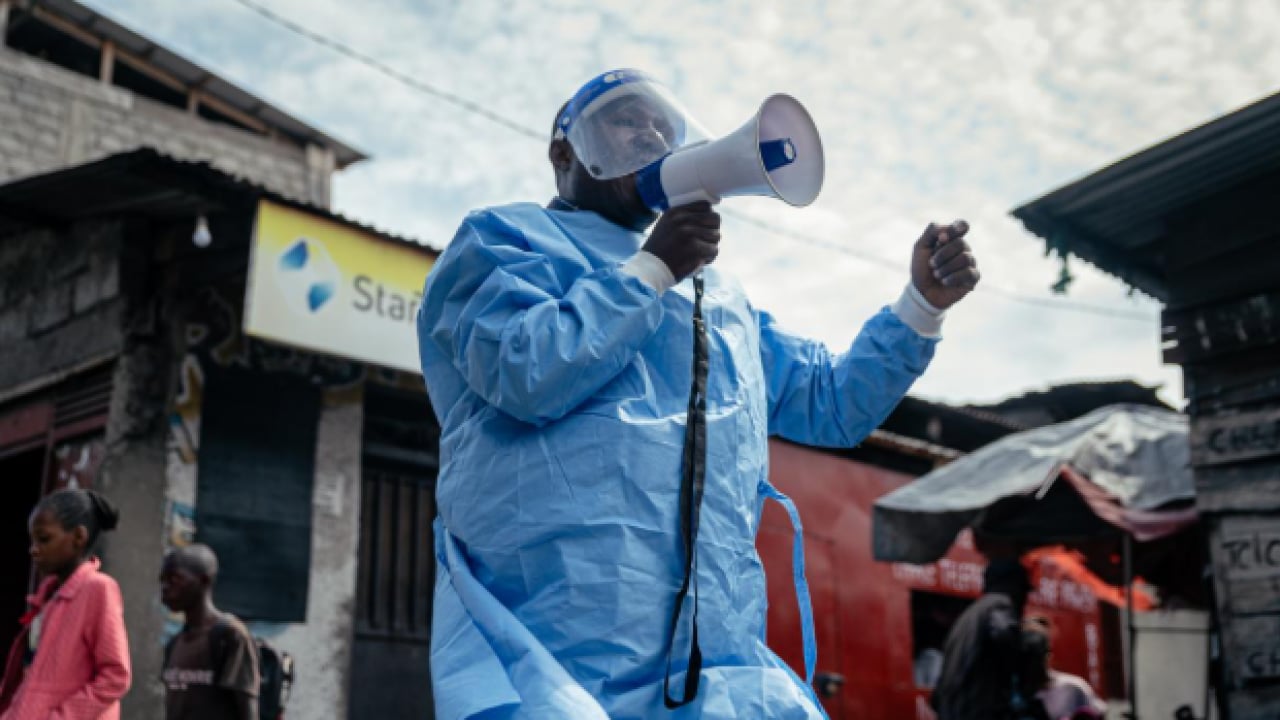 Korkunç bilanço resmen açıklandı: Ebola salgını 1 ayda ülkeyi esir aldı
