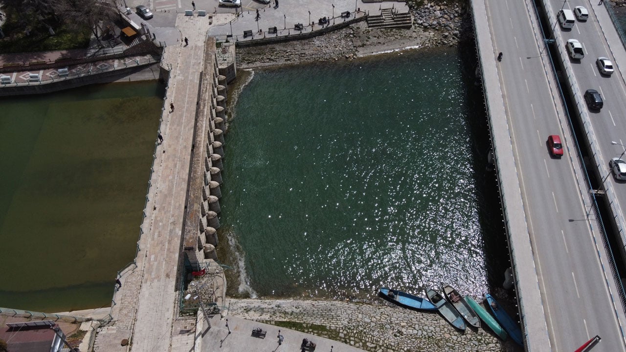 Foto - Korkutan manzara! Tekneler karaya oturdu, köprü tabanı ortaya çıktı