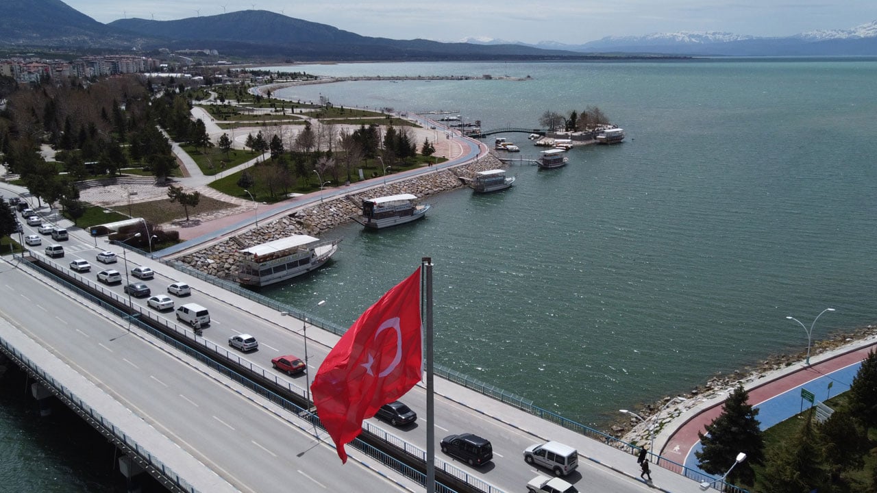 Foto - Korkutan manzara! Tekneler karaya oturdu, köprü tabanı ortaya çıktı