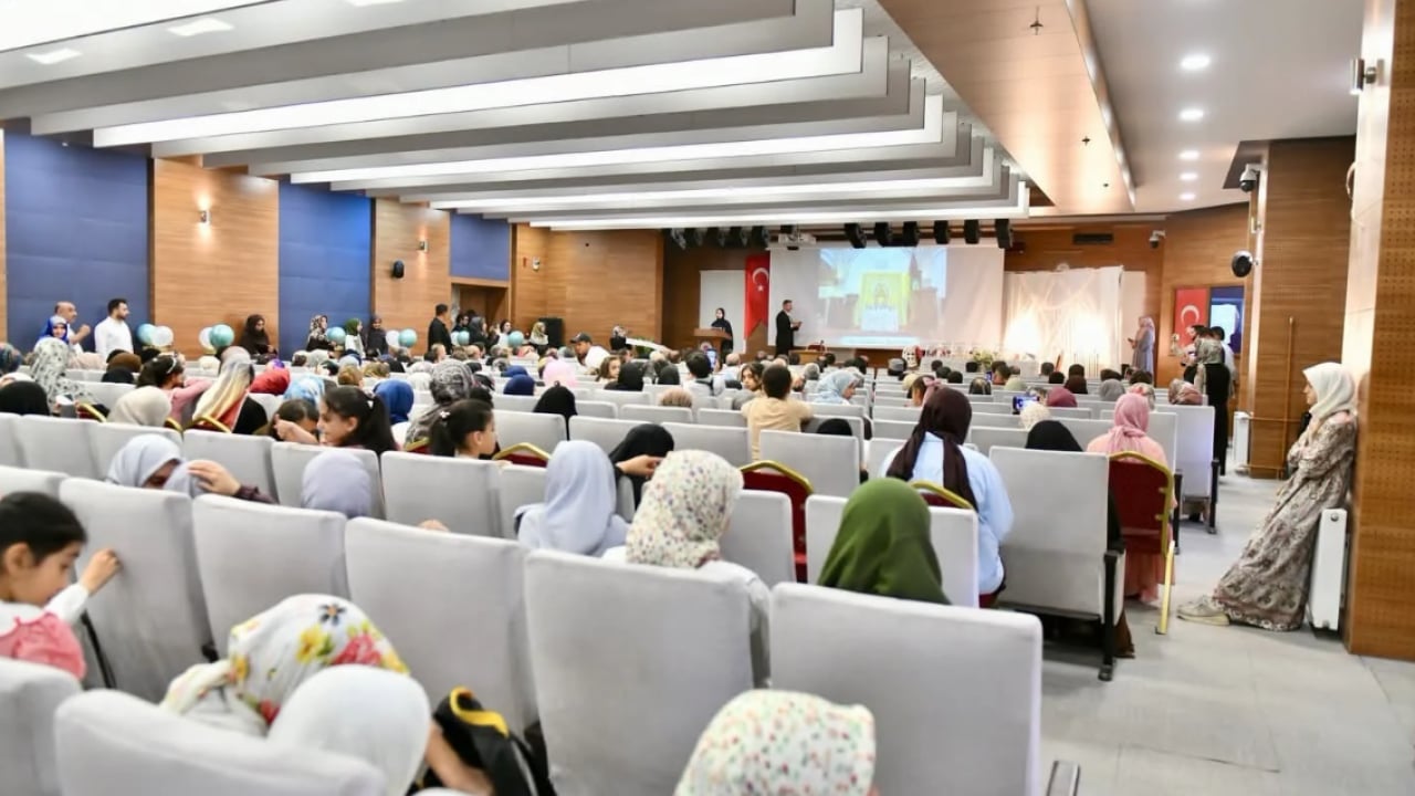 Foto - 'Koro sistemi' ile 1 yılda başardılar! 7 kız öğrenci hafızlık tacı kuşandı