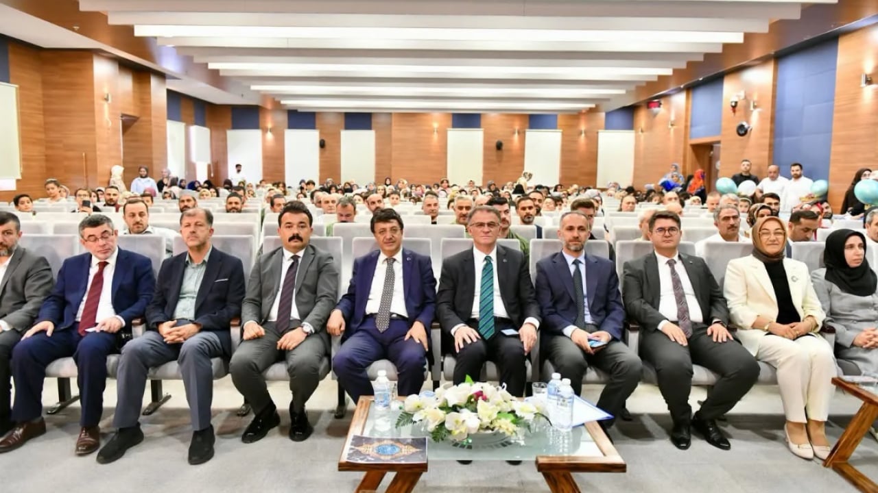 Foto - 'Koro sistemi' ile 1 yılda başardılar! 7 kız öğrenci hafızlık tacı kuşandı