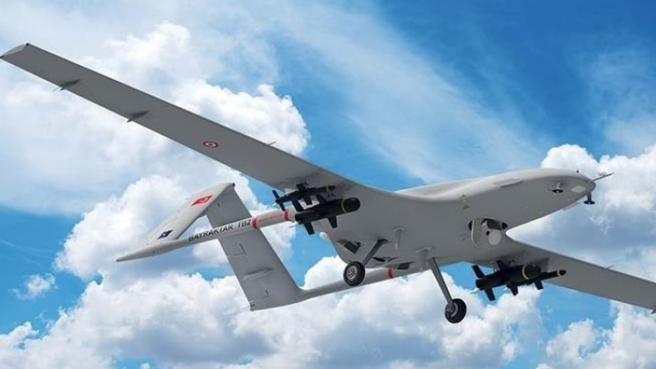 Foto - Bayraktar TB2 SİHA ile dosta düşmana gövde gösterisi yaptı! Siyonist İsrail kahrolacak: Kosova'da gözdağı verdiler!