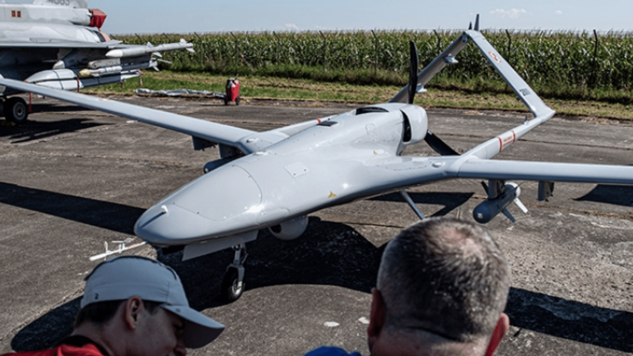 Foto - Bayraktar TB2 SİHA ile dosta düşmana gövde gösterisi yaptı! Siyonist İsrail kahrolacak: Kosova'da gözdağı verdiler!