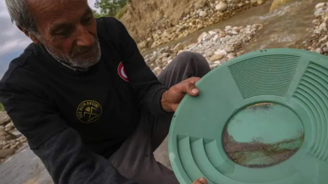 Foto - Duyan duymayana duyuruyor! Kovasını kapan o ile akın ediyor! 