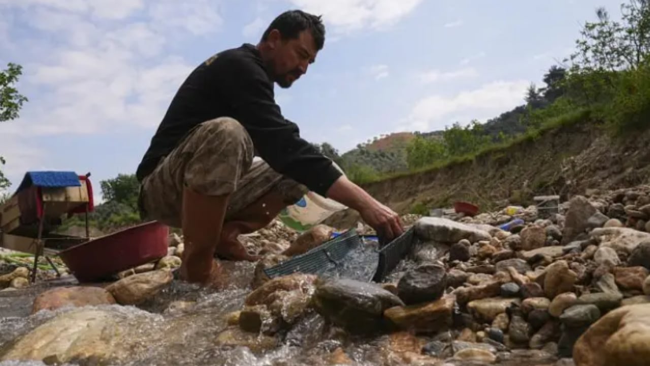 Foto - Duyan duymayana duyuruyor! Kovasını kapan o ile akın ediyor! 
