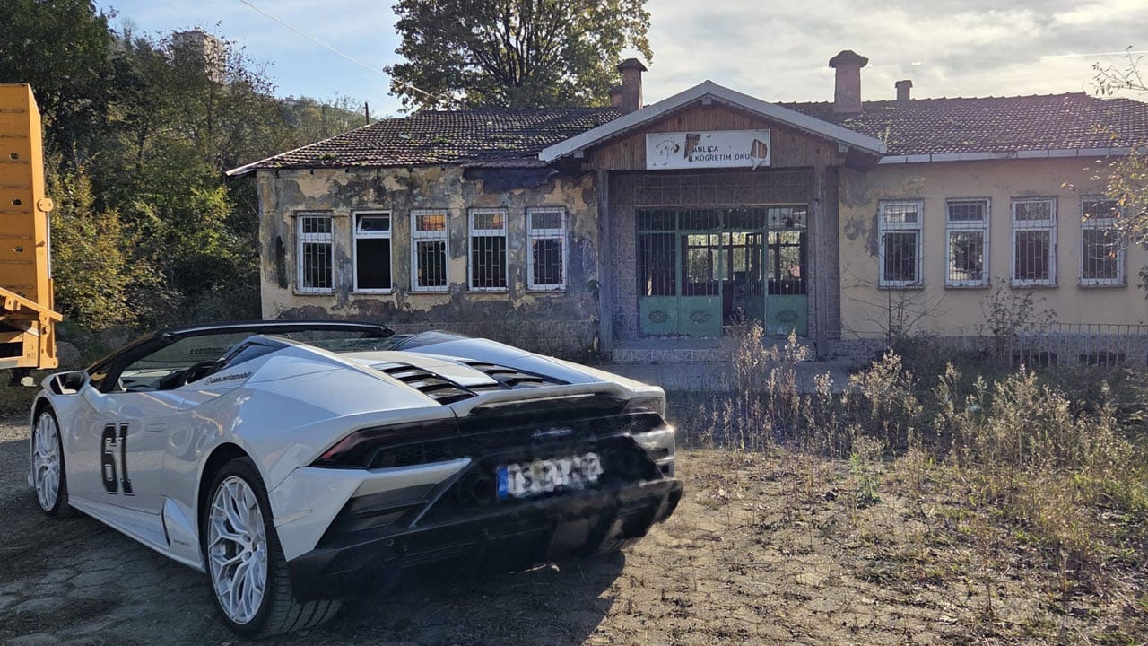Foto - Köy yollarında milyonluk şov! Almanya’dan Lamborghini’yle döndü