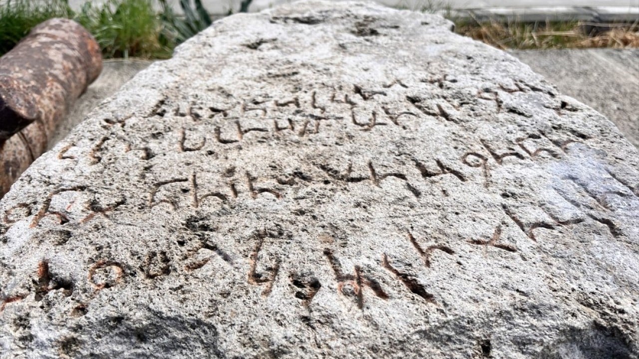 Foto - Köyde Aramice yazıt bulundu! Uzman ekipler incelemeye aldı