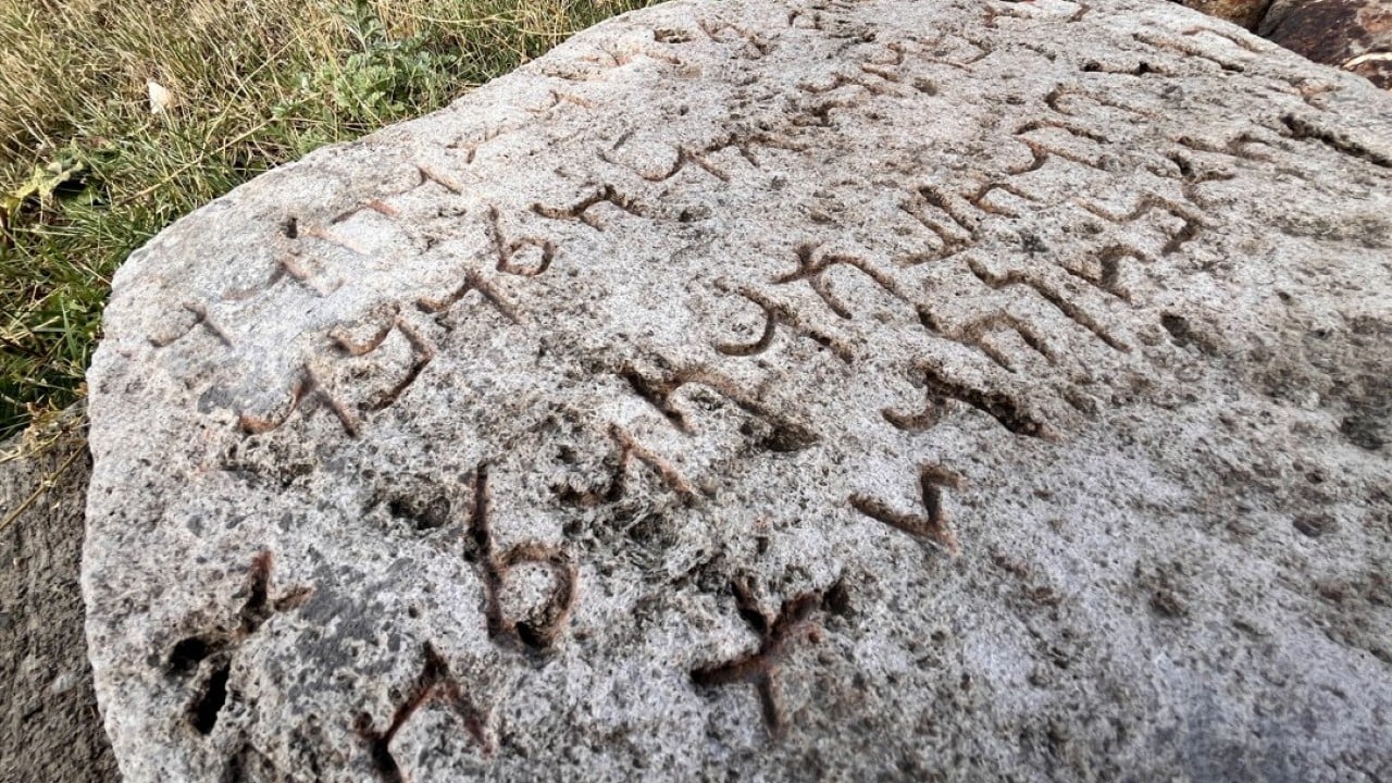 Foto - Köyde Aramice yazıt bulundu! Uzman ekipler incelemeye aldı