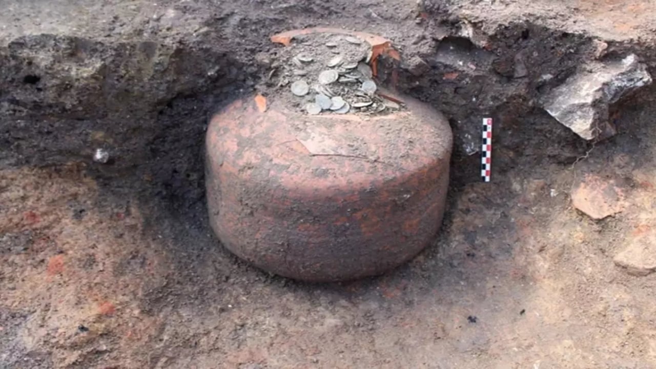 Köydeki evin altını kazdılar, çıkan hazineyle dumura uğradılar: Sayısı 40 binden fazla