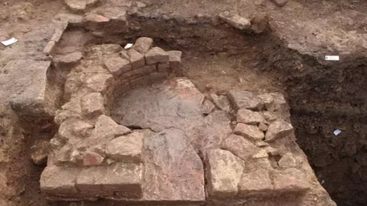 Foto - Köydeki evin altını kazdılar, çıkan hazineyle dumura uğradılar: Sayısı 40 binden fazla