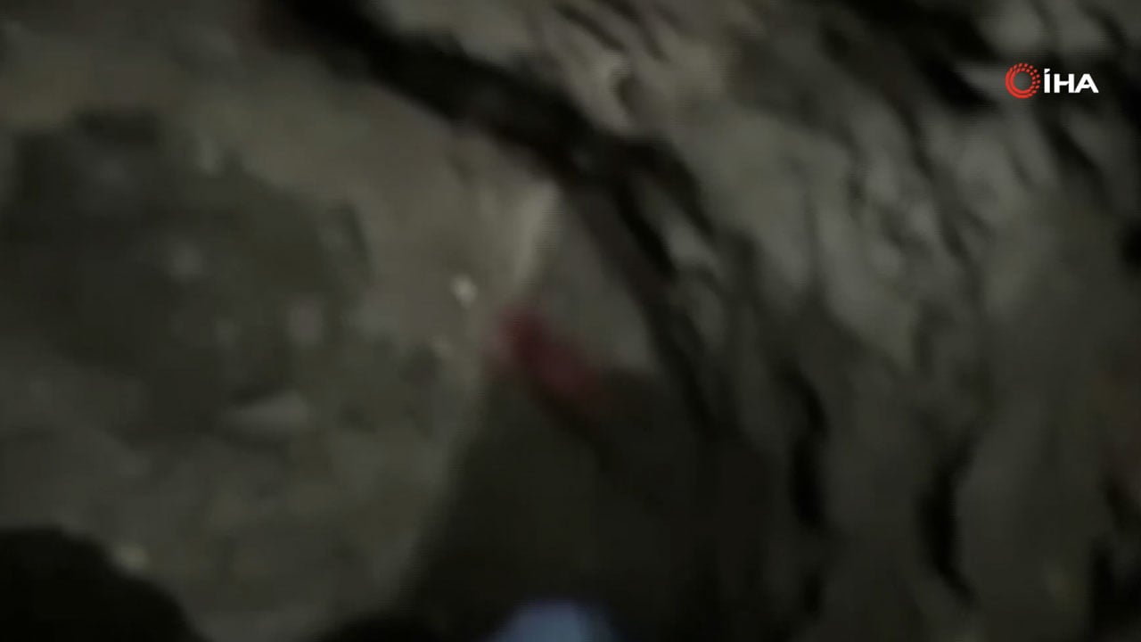 Foto - Köyden İndim Şehire filmi gerçek oldu! Odadaki halının altından bakın ne çıktı