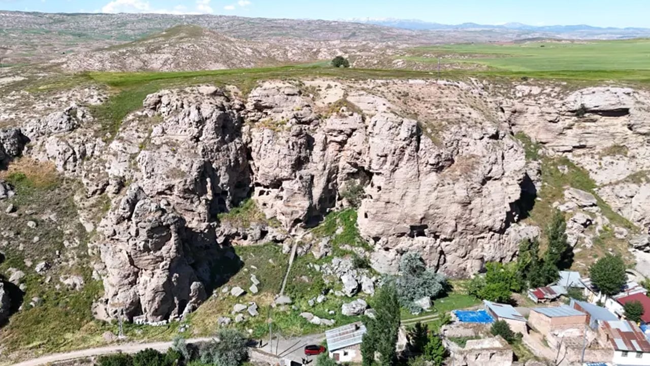 Foto - Kral Kaya Mağaraları: Sivas'ta 3 bin 200 yıllık gizem... Tam 100 odası var... 