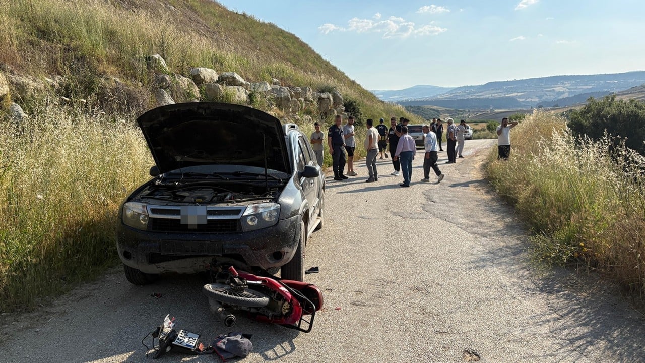 Foto - Kula'da feci kaza! Otomobilin altında kalan 18 yaşındaki Sinan yaşam mücadelesi veriyor!