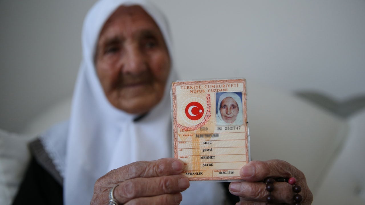 Kulağınıza küpe olsun! 110 yaşındaki Şemsi nine sırrını açıkladı