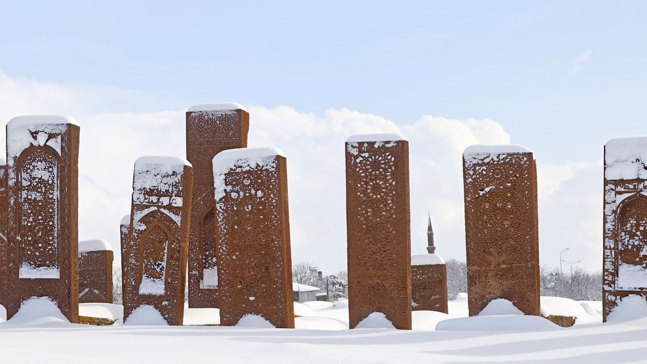 Foto - Kümbetler beyaza büründü! Kar yağışı tarihi mirası masalsı görünüme kavuşturdu