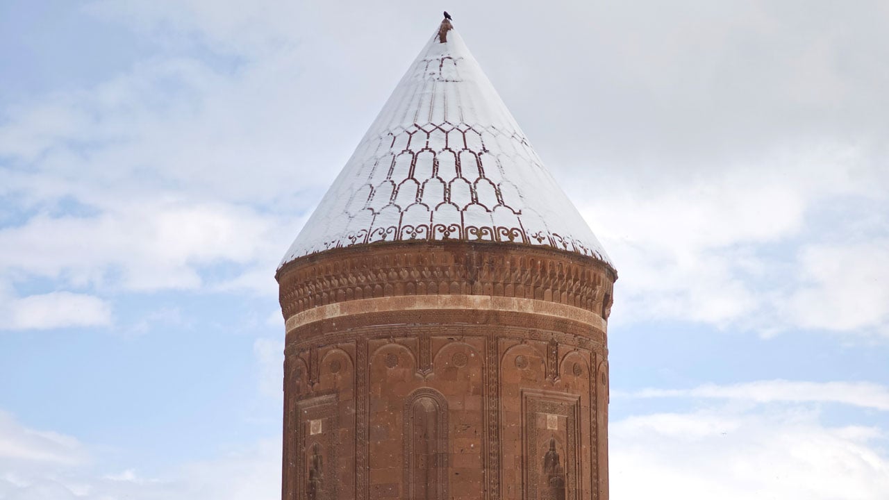 Foto - Kümbetler beyaza büründü! Kar yağışı tarihi mirası masalsı görünüme kavuşturdu