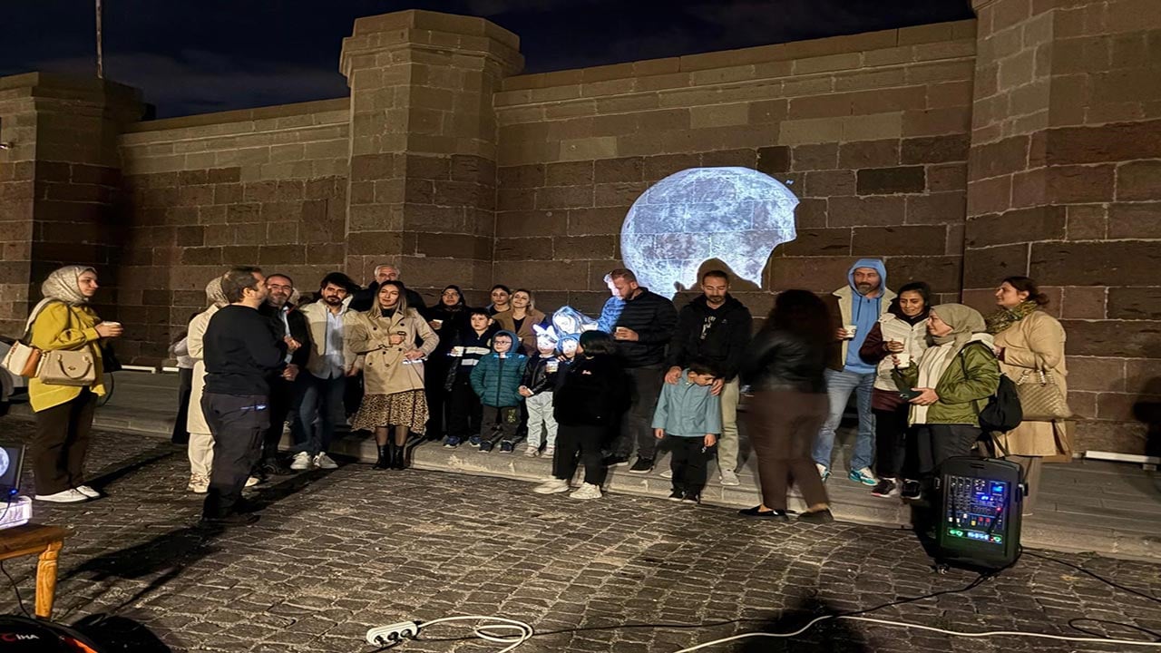 Foto - Kunduz Süper Ay gökyüzünü aydınlattı! Vatandaşlar akın etti izleyenler şaşkın kaldı!