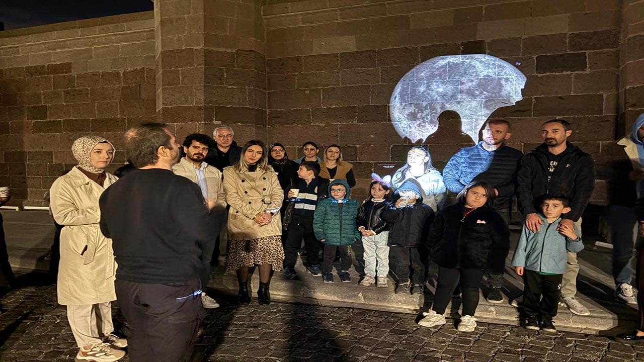 Foto - Kunduz Süper Ay gökyüzünü aydınlattı! Vatandaşlar akın etti izleyenler şaşkın kaldı!