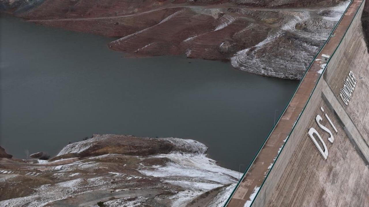 Kuraklık vurdu 3 yıllık barajda su tükendi