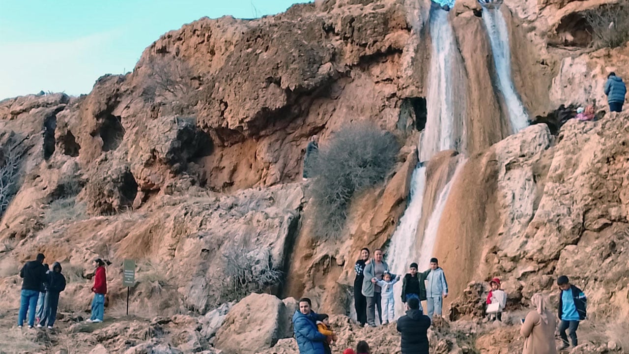 Foto - Kuraklıkla boğuşuyordu! O şelale 2 yıl sonra yeniden akmaya başladı